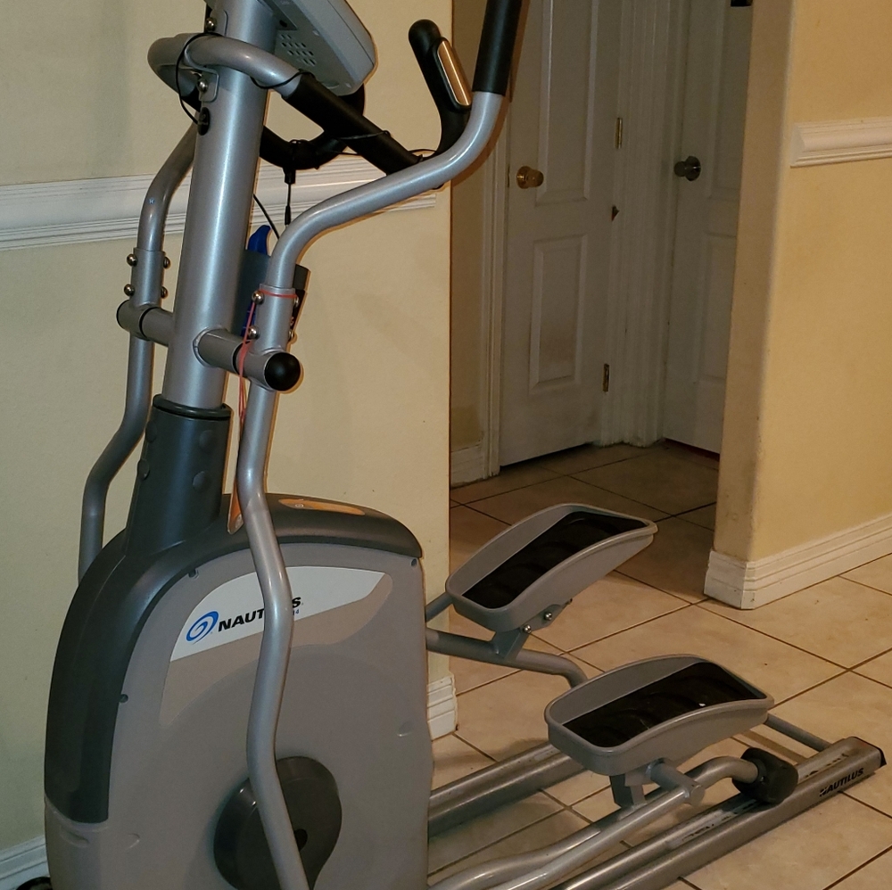 Elliptical Machine - Picture 3 of 4